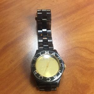 Few scratches on face. Good working condition!